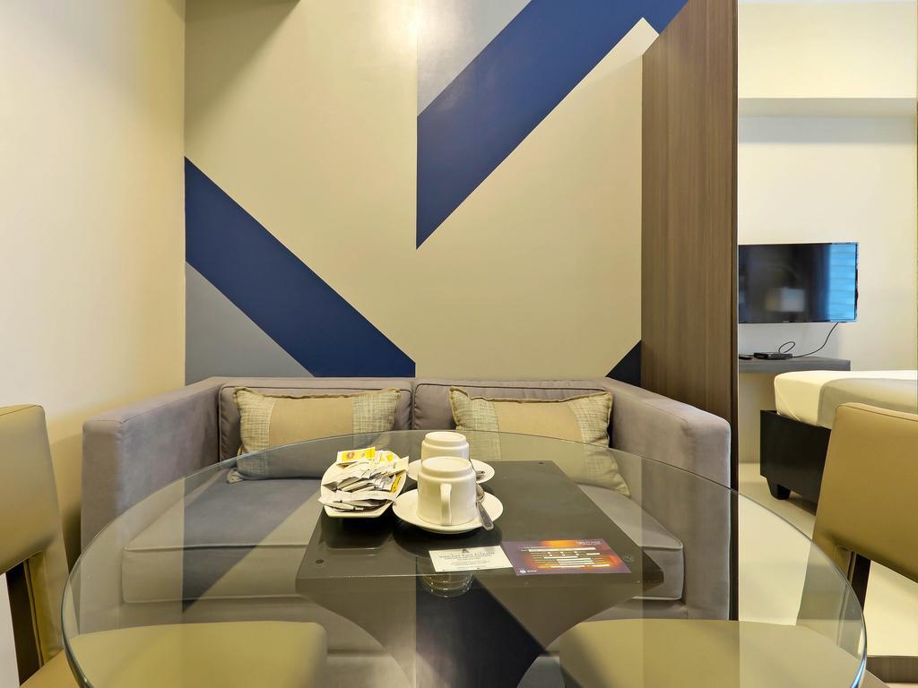 Currency Serviced Suites Manila Bagian luar foto
