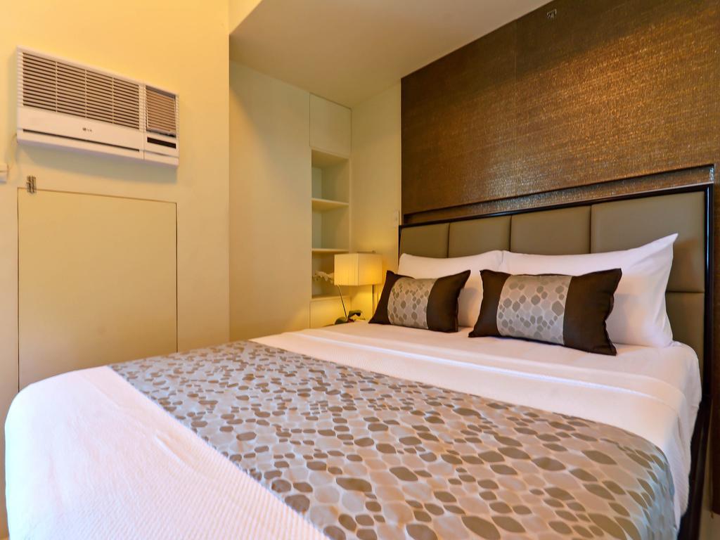 Currency Serviced Suites Manila Bagian luar foto