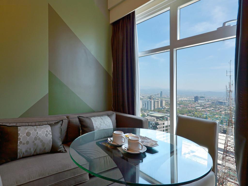 Currency Serviced Suites Manila Bagian luar foto