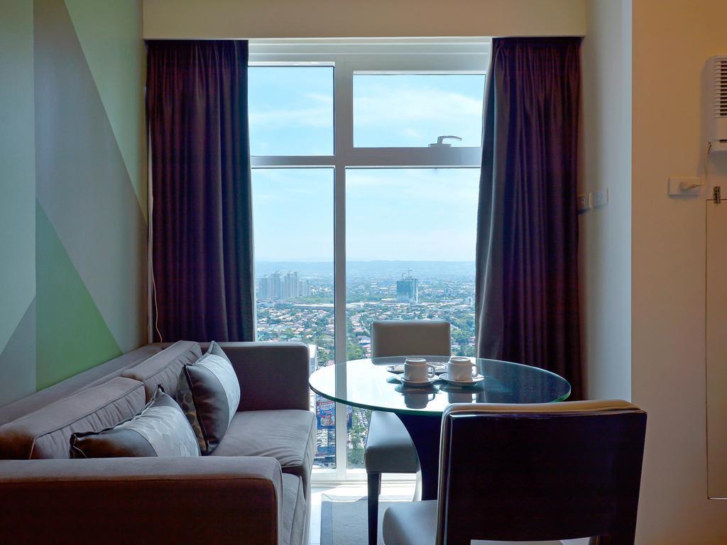 Currency Serviced Suites Manila Bagian luar foto