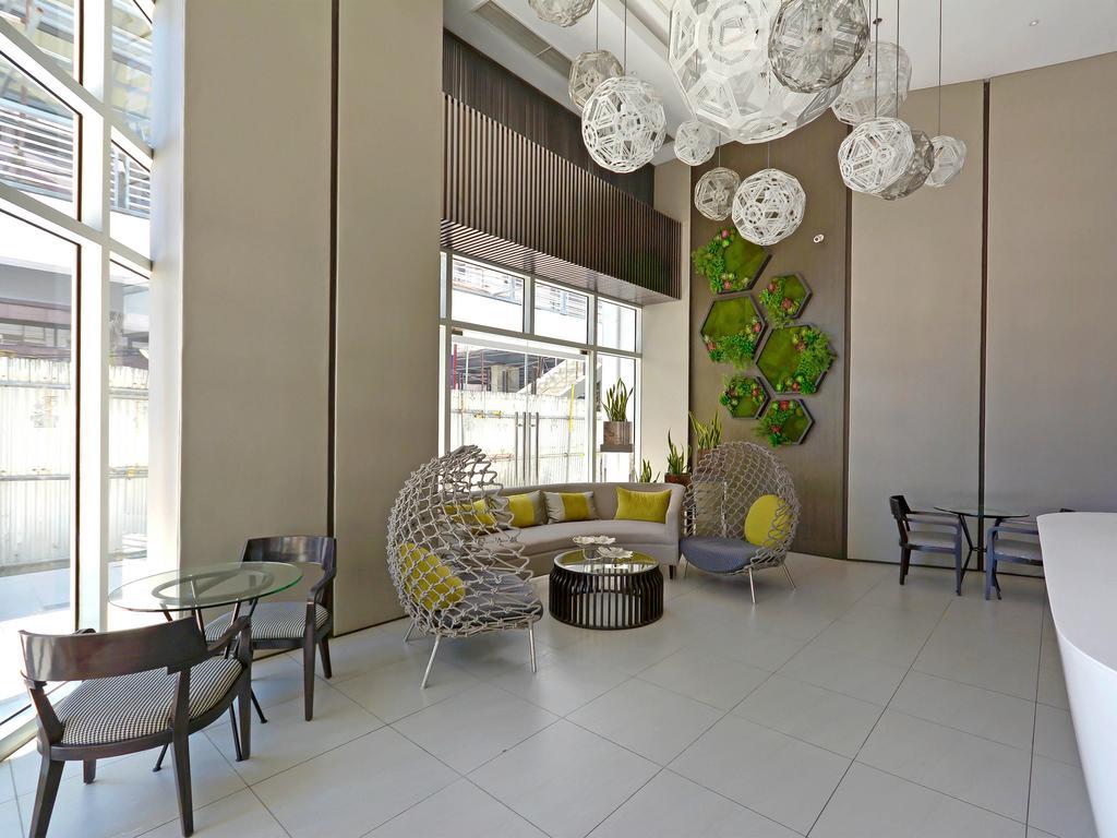 Currency Serviced Suites Manila Bagian luar foto