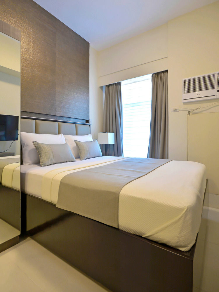 Currency Serviced Suites Manila Bagian luar foto