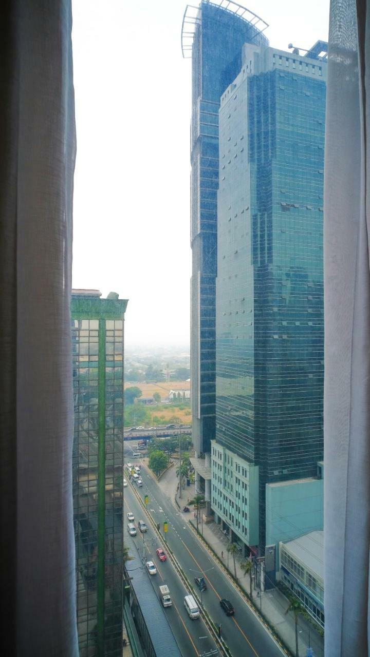Currency Serviced Suites Manila Bagian luar foto